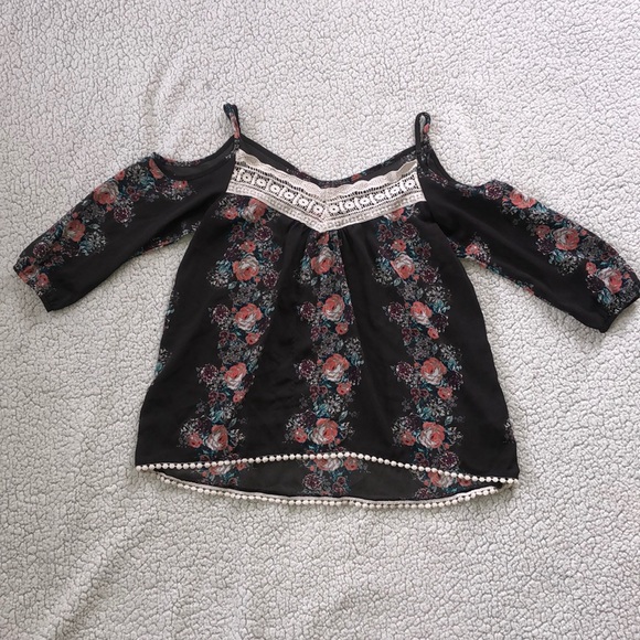 🌴Women’s cold shoulder top - Picture 1 of 4